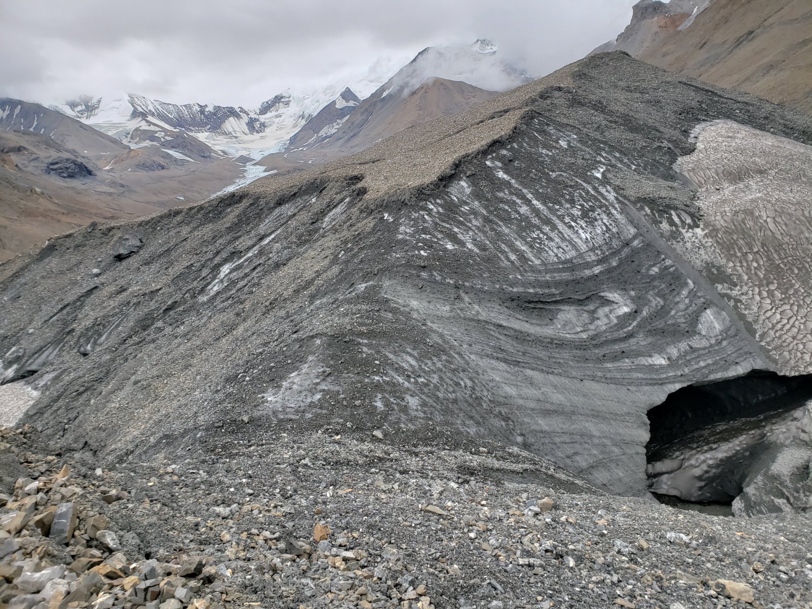 We backtracked a bit to begin our climb and our crossing into the 
Sunrise/Sunset Glaciers zone... this is when the weather really began to
 turn and where I made our first mistake.