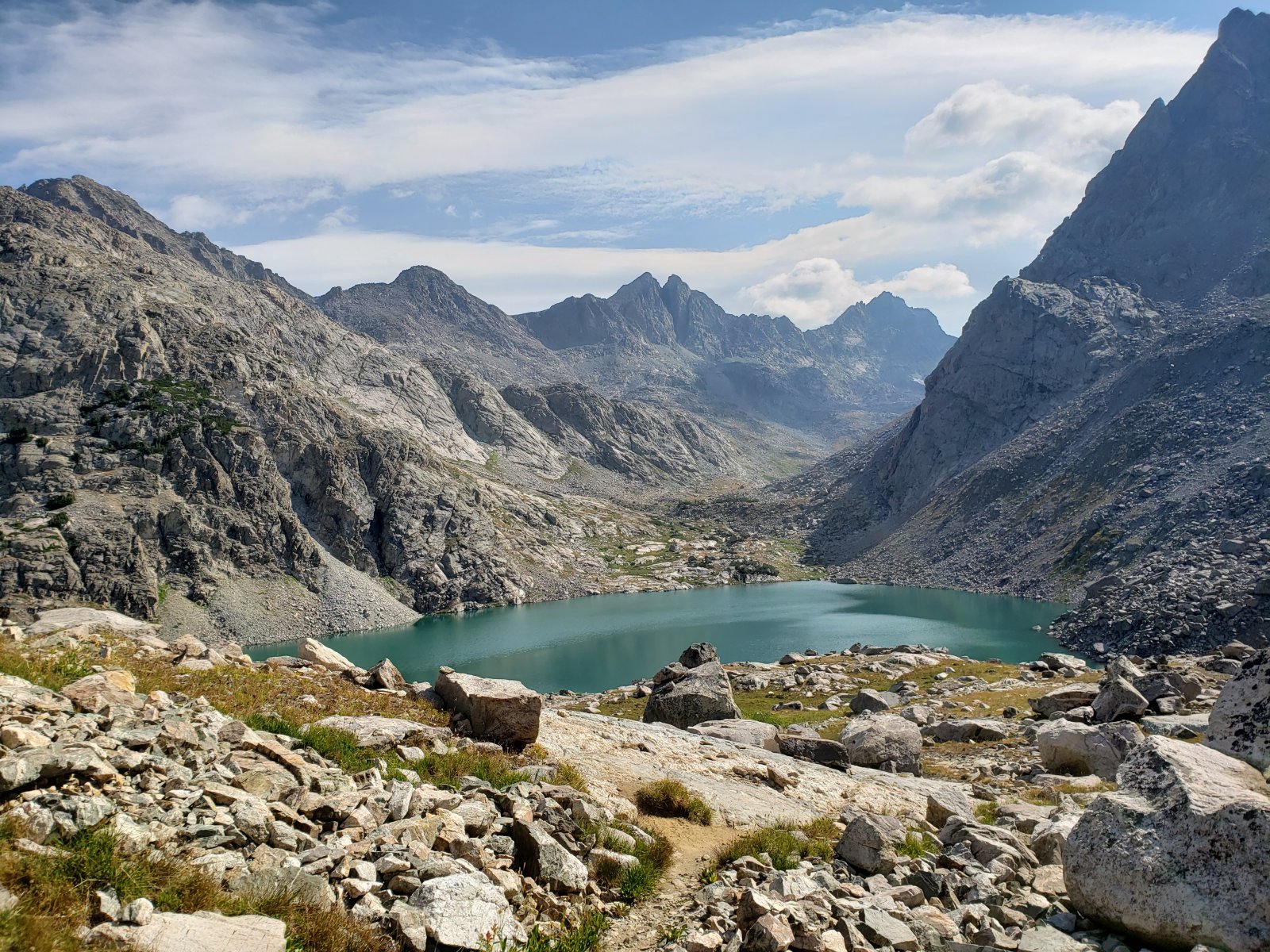 Peak Lake. If I'd made a plan, maybe I'd have stopped here. But it was 
early and I was feeling good, so I decided to keep going up to Knapsack.