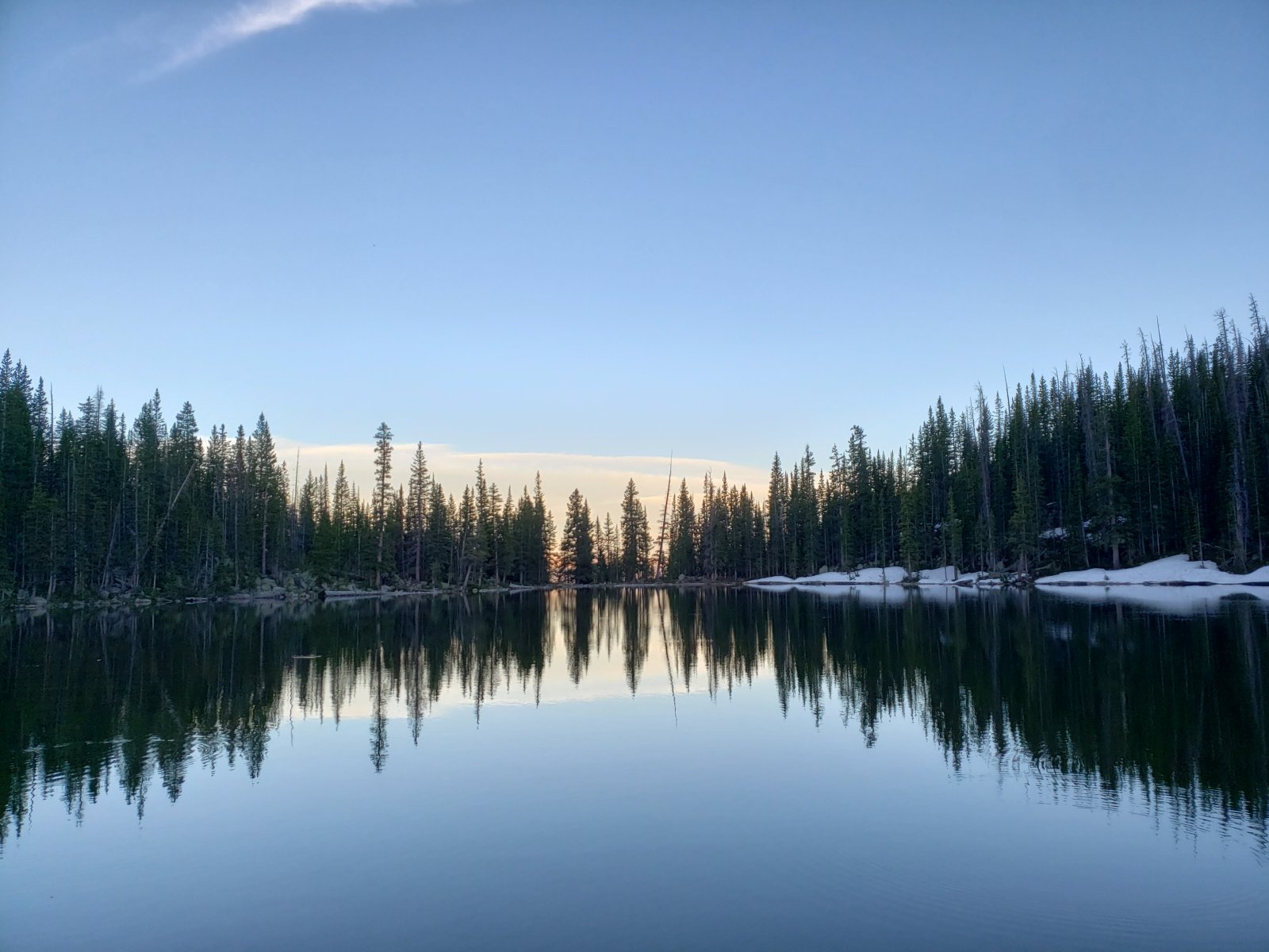 Camp at Blue Lake on the first night was serene. I believe one other 
solo hiker was camped nearby, but I just barely glimpsed his site and we
 didn't speak.
