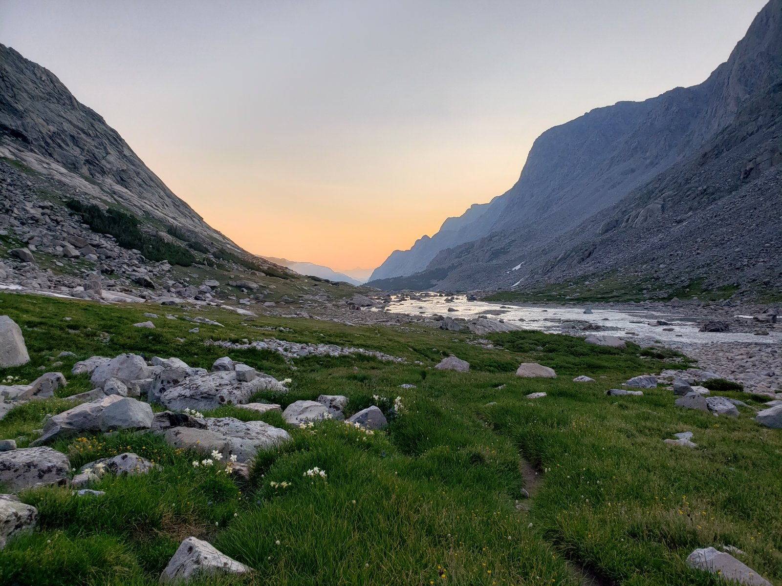 Day 3: Return via Glacier Trail (21.81mi - +3,719'/-6,850')
The smoke only got worse from there. The views down the Glacier Trail remained fantastic however.