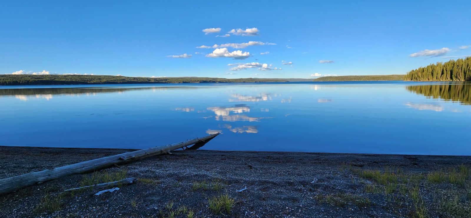 Shoshone Lake was very still and beautiful upon our arrival. The site 
itself however was nothing too special - though the water source was 
fantastic.
