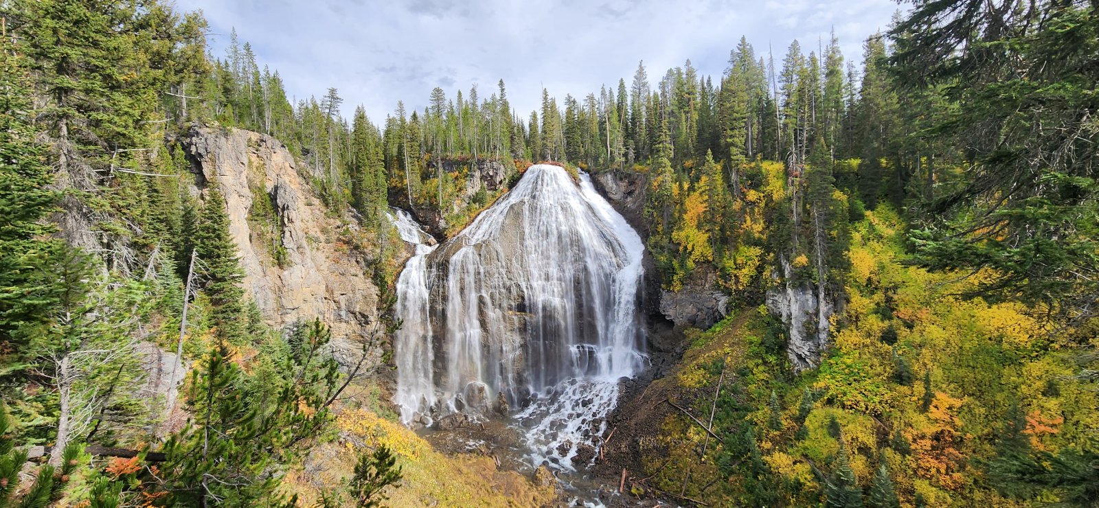 Union Falls! I'd been looking forward to this since initially planning 
the trip - I'd tried to make it out here a couple times on day hikes, 
but been held up by conditions/weather. It was great to be here. 
Absolutely lived up to my hype.