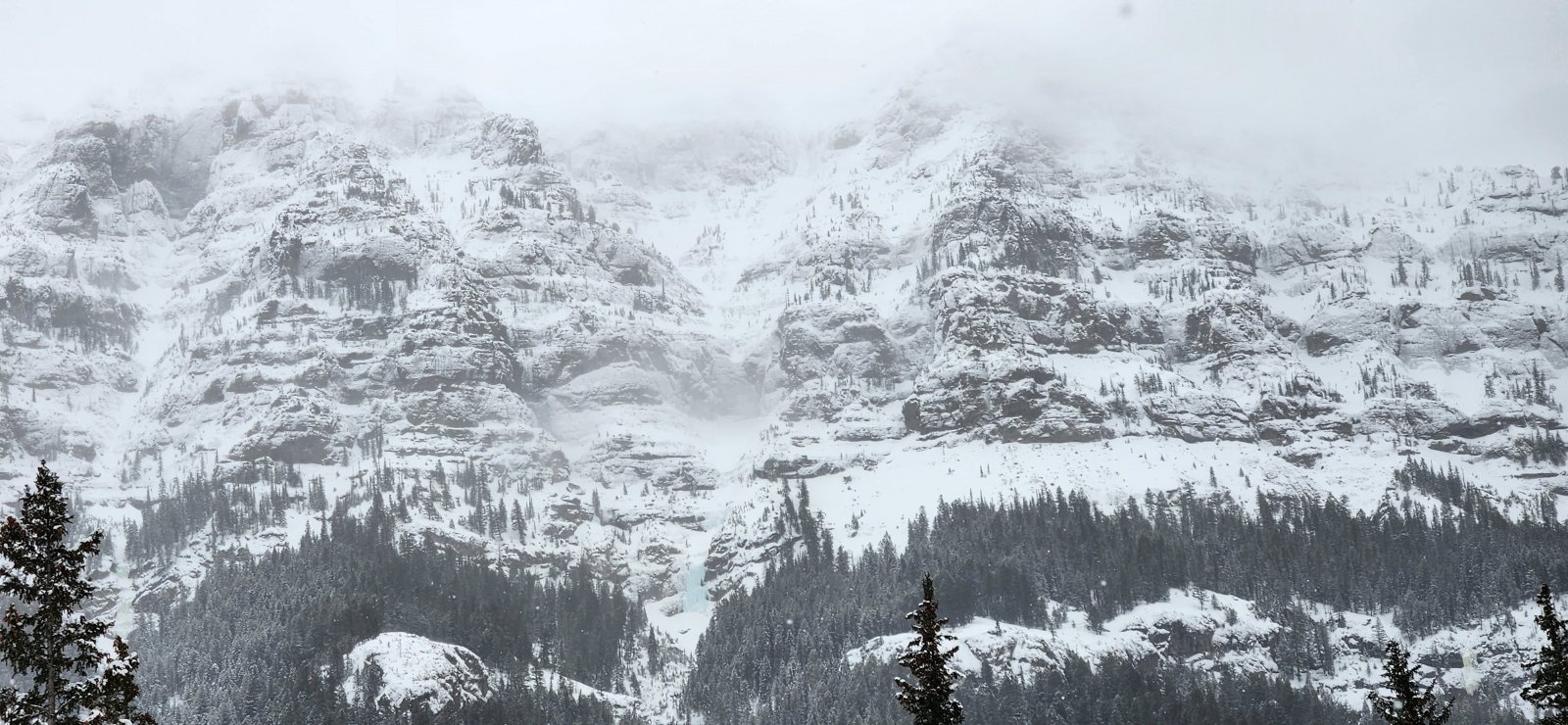 Lots of cool icefalls coming off the flanks of Barronette.