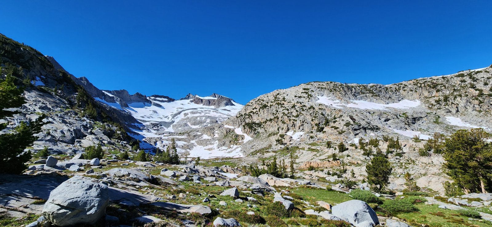 We jumped on the JMT very briefly where it comes down from Donahue Pass before heading towards Lyell.