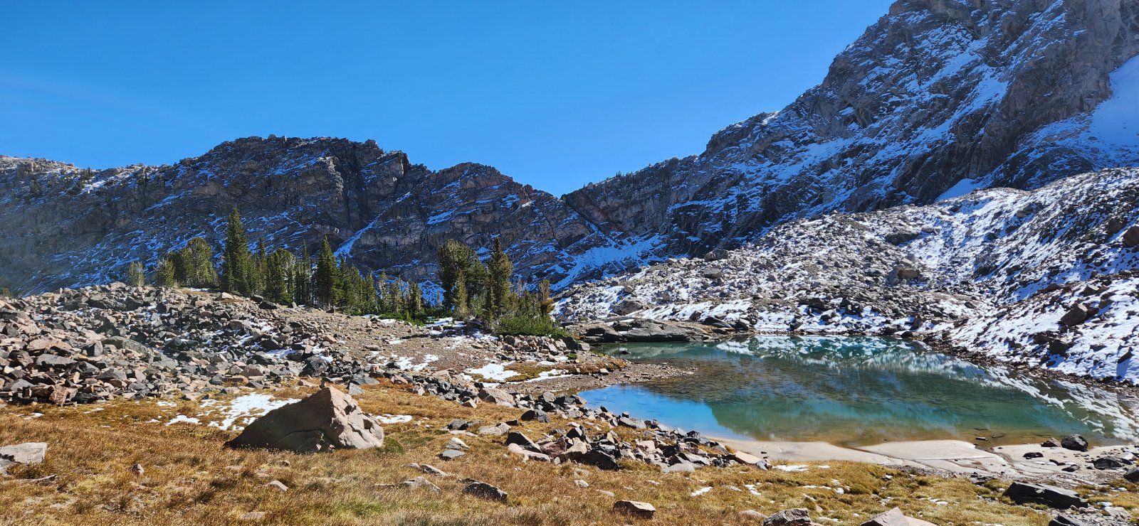 A few beautiful unnamed lakes up above Talus Lake.