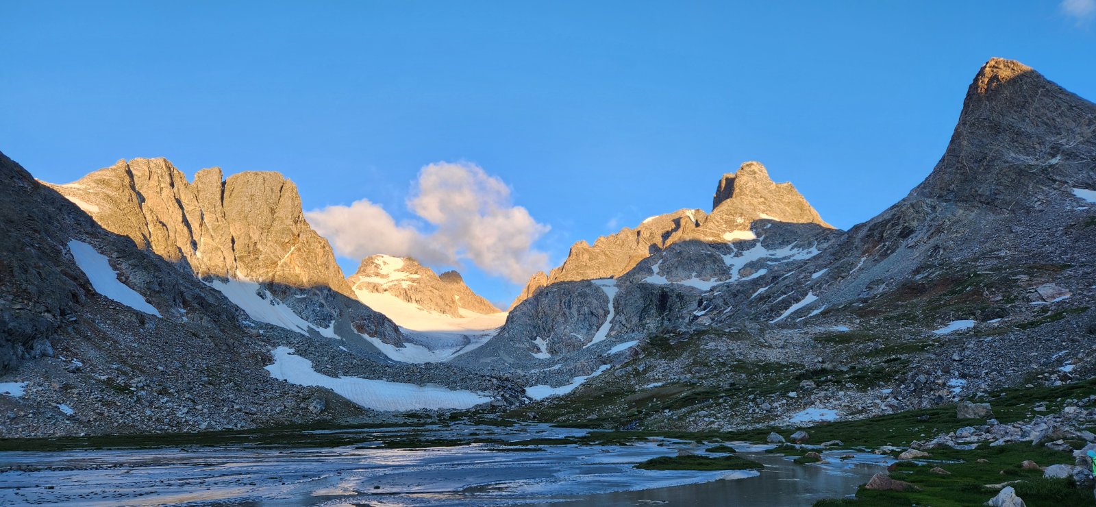 We tried to get a reasonably early start - hoping to relax a bit down by Dinwoody Creek before starting up West Sentinel.