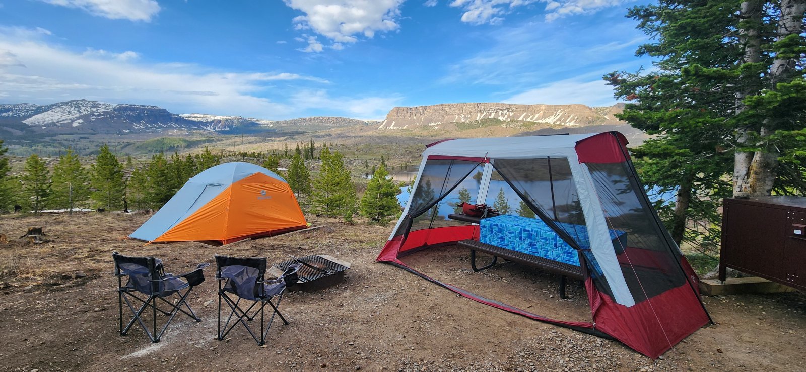 I got a reasonably early start - thanks to being just a couple weeks 
before the summer solstice, I knew I had plenty of time to work with. 
The weather was fantastic as I circled Trappers Lake towards Little 
Trappers Lake.