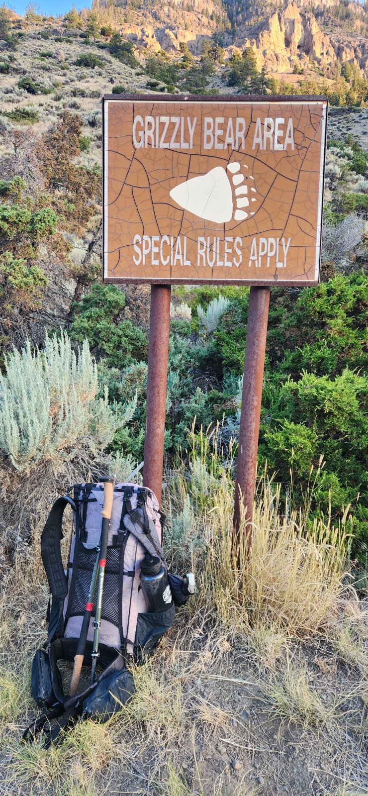 Obligatory 'Bear Country' sign at the trailhead. Ready to go!