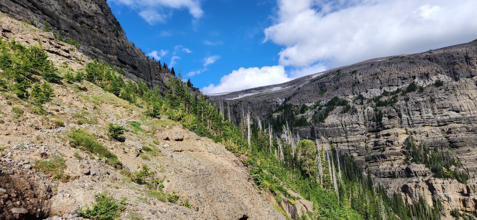 The traverse turned out to be straight-forward, as the trail continued -
 more or less - all the way to the top of the Hidden Creek falls.