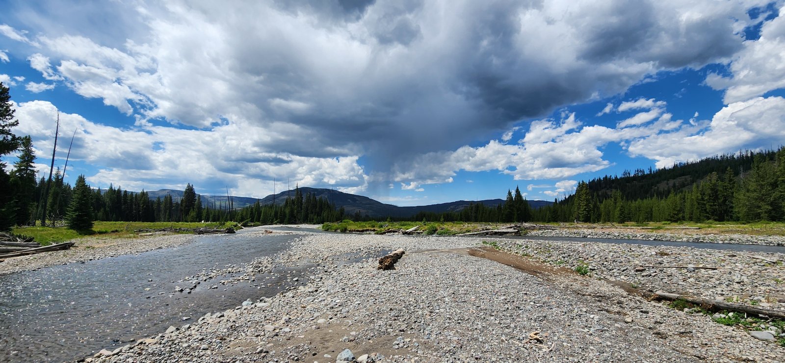 Some pretty cool spots along the creek though - even when the weather 
started turning a bit moody. It 'spit' on me for 20-30 minutes and then 
brightened back up.