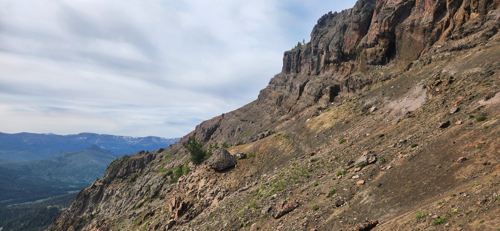 The lava tube might be a problem for the claustrophobic. I just had to 
make sure my pack didn't roll down the mountain, since there's no way I 
was going to fit w/ it on.