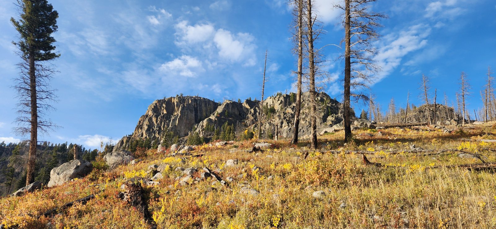 I enjoyed the cliffs along the Soldier's Trail down to the Slough Creek 
CG, but my phone died around here (only a couple miles left) and I 
didn't feel like pulling out my power bank. So that's the end...