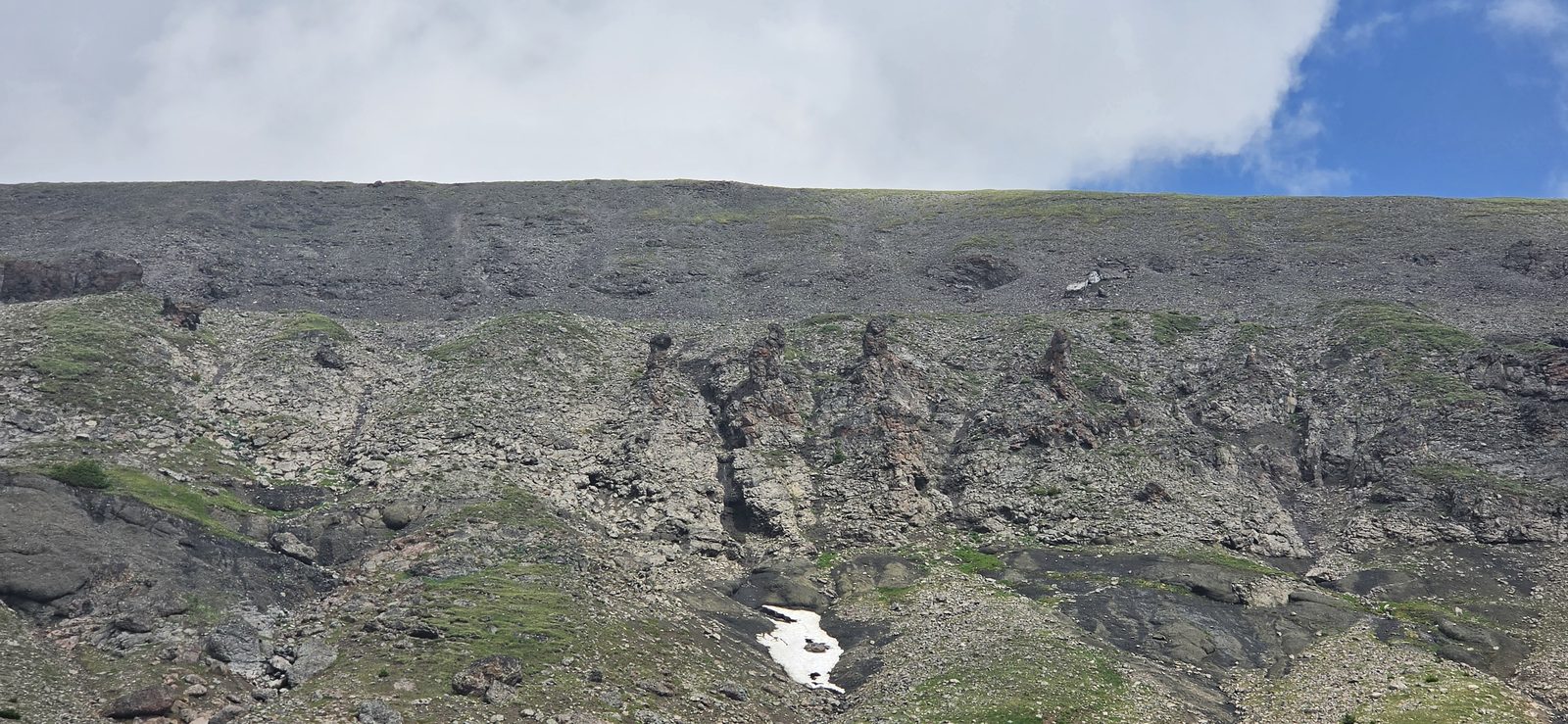 Interesting little formation - looked like a giant hand clawing its way out of the mountain.